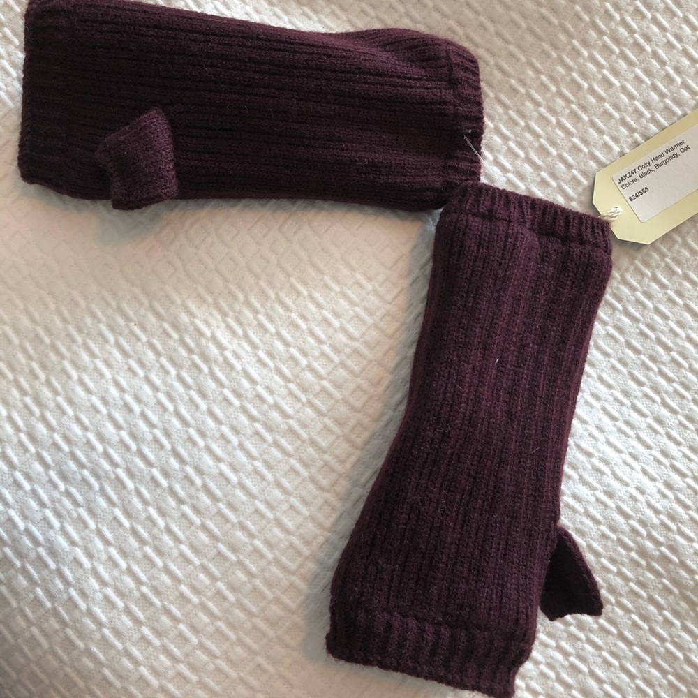Bujibaja Hat Attack Cozy Hand Warmers In Burgundy
